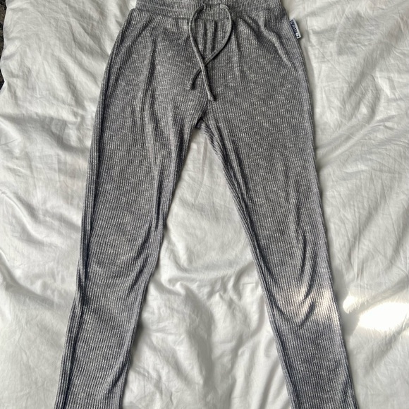 GYMSHARK lounge leggings in grey - Picture 3 of 7